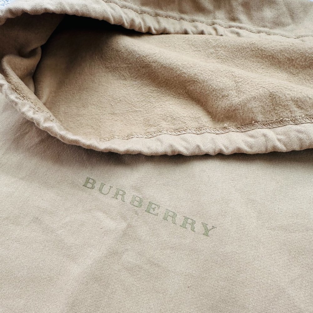 🌟 Great Condition Burberry Dust Bag (48x44cm) | Preserve Your Luxury Goods 🌟